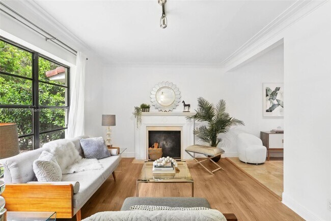 Foto del edificio - 585 NE 121st St