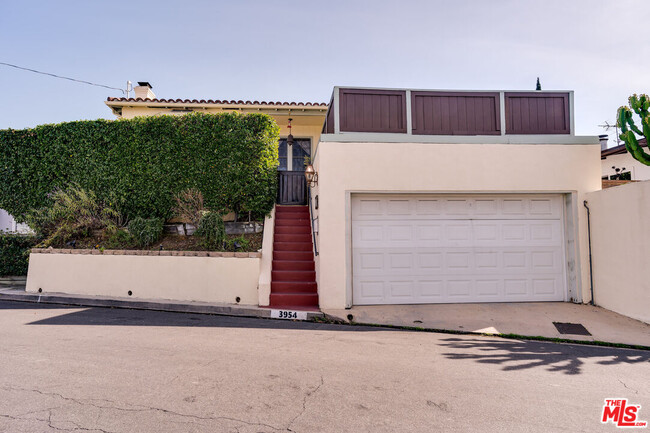 Building Photo - 3954 Verdugo View Dr