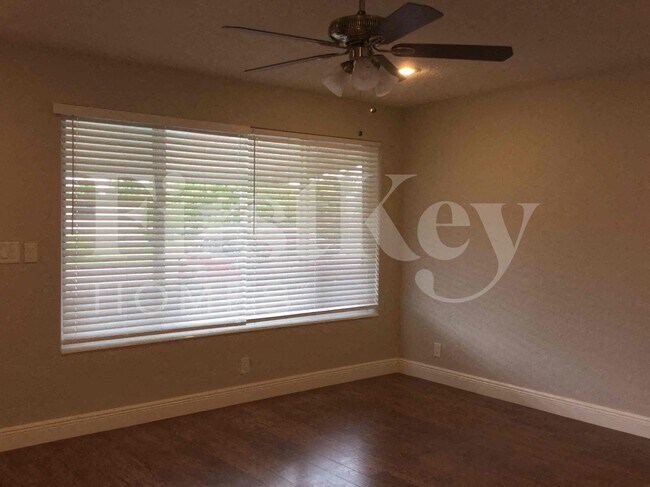 Foto del edificio - 6521 Roosevelt St