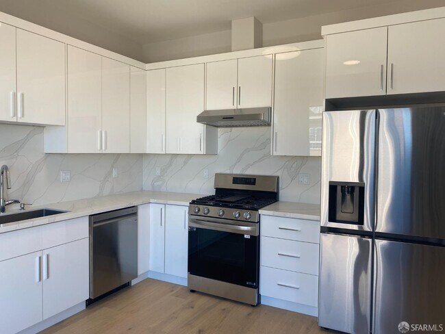 Building Photo - 2343 Taraval St