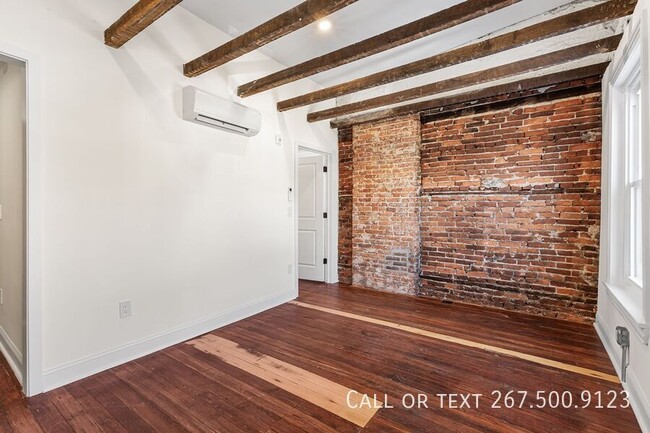 Building Photo - Charming 1BR/1BA unit in great location.  ...