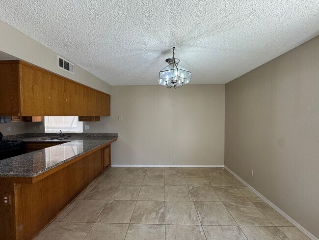 Foto del edificio - SW Bakersfield home!