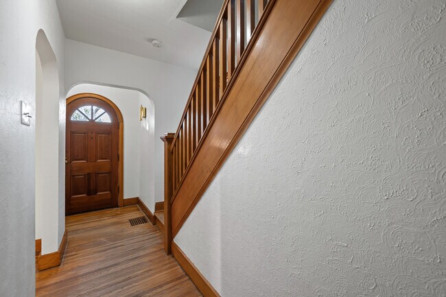 Photo du bâtiment - 185 Highland Rd W