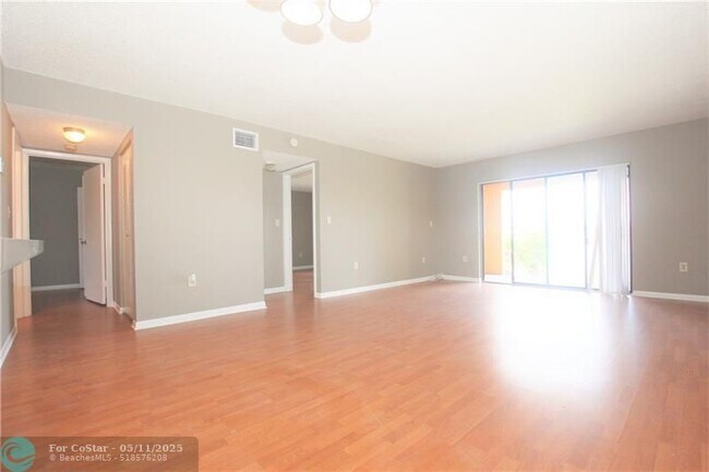 Foto del edificio - 5200 NW 31st Ave