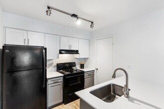 Building Photo - Mia LXMI Westchase East