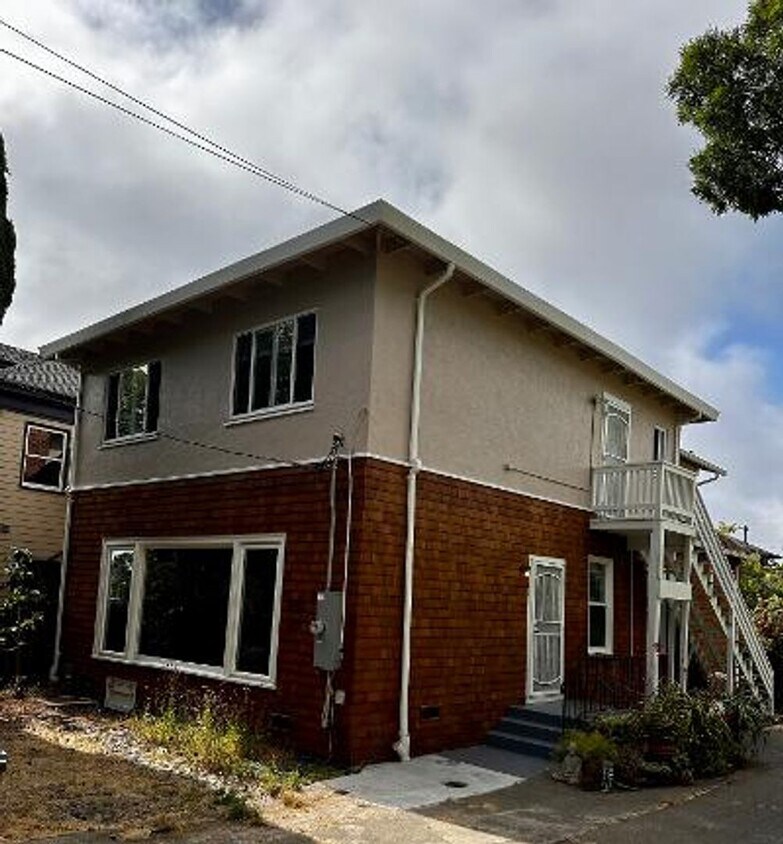 Foto principal - Beautiful Remodeled Berkeley 3 Bedroom Dup...