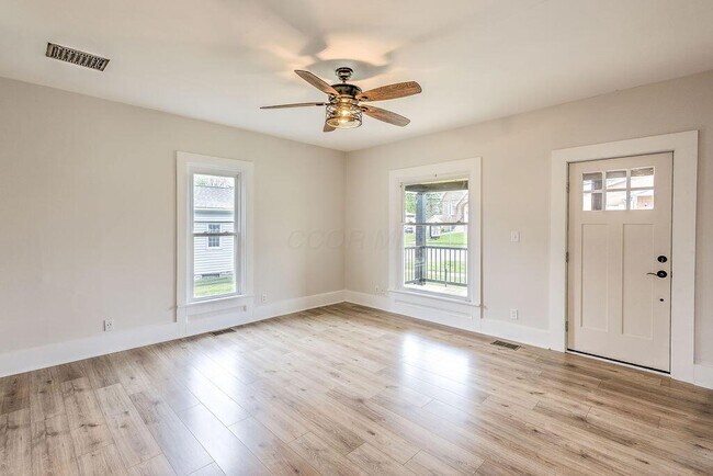 Foto del edificio - 291 S Main St