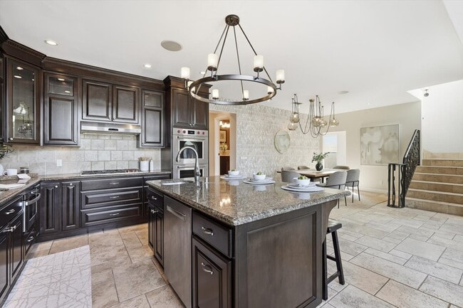 Building Photo - 5433 E The Toledo