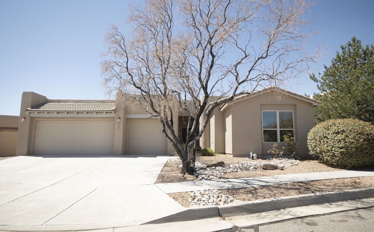 Primary Photo - 2627 Vista Manzano Loop NE