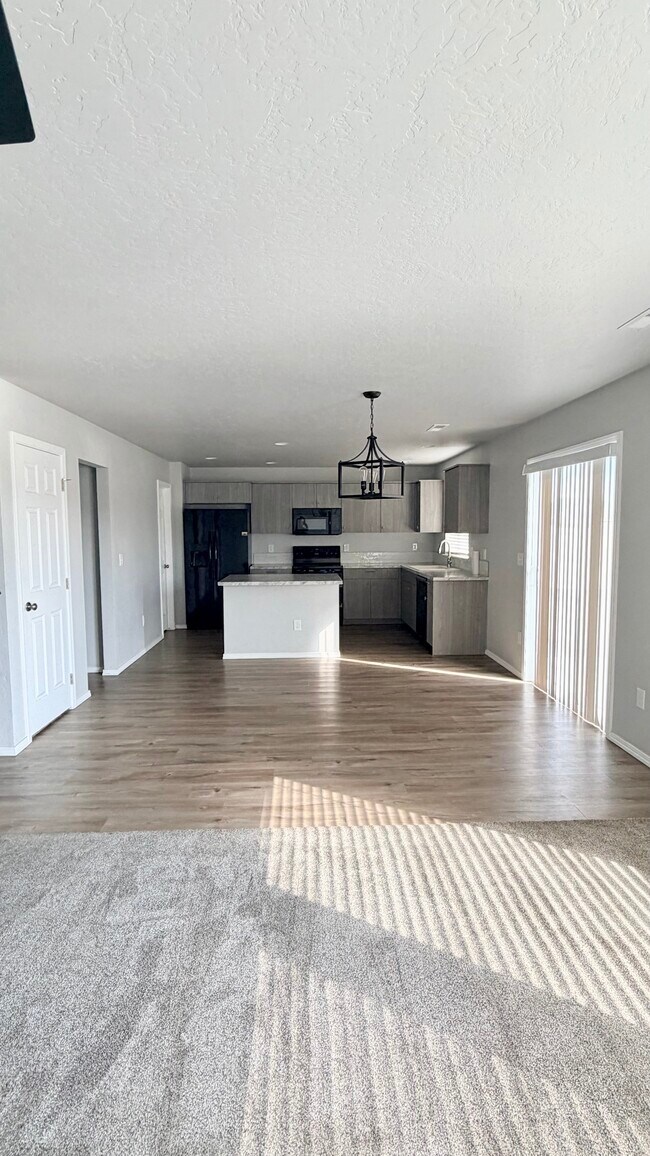 Building Photo - 12727 Towhee St