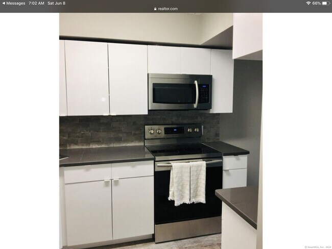 Foto del edificio - 1525 E Putnam Ave