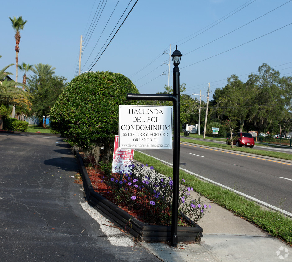 Building Photo - Hacienda Del Sol Apartments