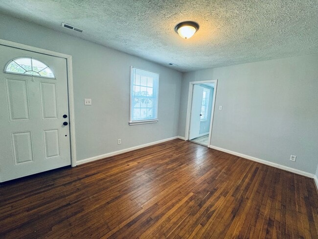 Building Photo - Brick Home on Fort Manor