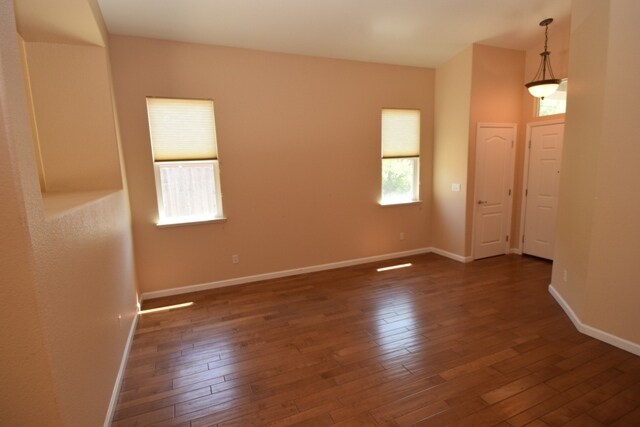Building Photo - 2067 Horseshoe Glen Cir
