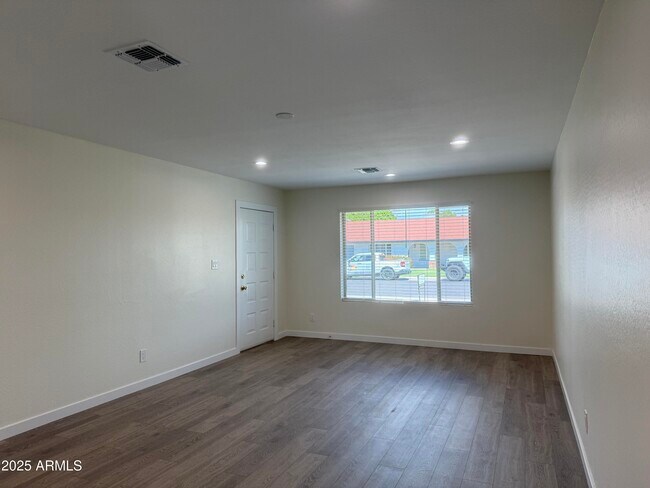 Building Photo - 2019 E Colgate Dr