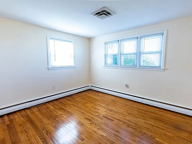 Foto del edificio - 1316 E Highland St