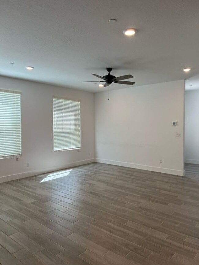 Foto del edificio - Beautiful Newer 3 Bedrooms 2.5 Baths Home with SOLAR!!!