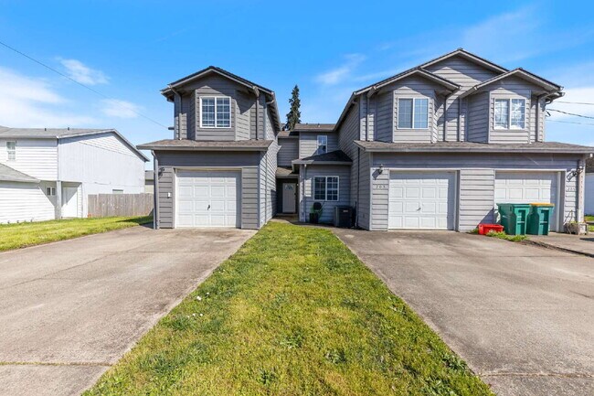 Foto del edificio - Spacious Townhome 3 Bedrooms plus office!