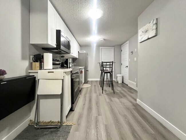 Building Photo - 1.0 bedroom in Edmonton Alberta T6W 3Z6