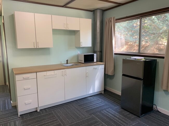 Building Photo - 4701 Park Hill Dr