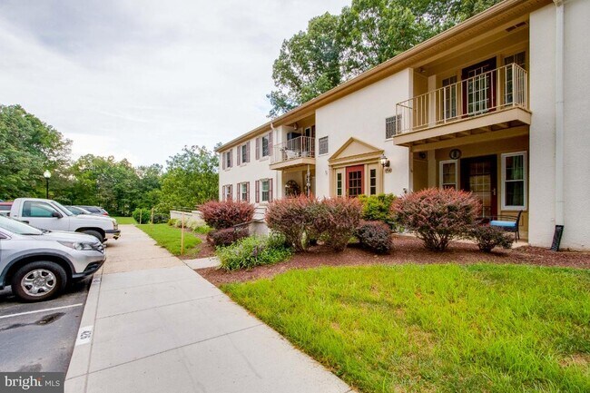 Foto del edificio - 5900J Kingsford Rd