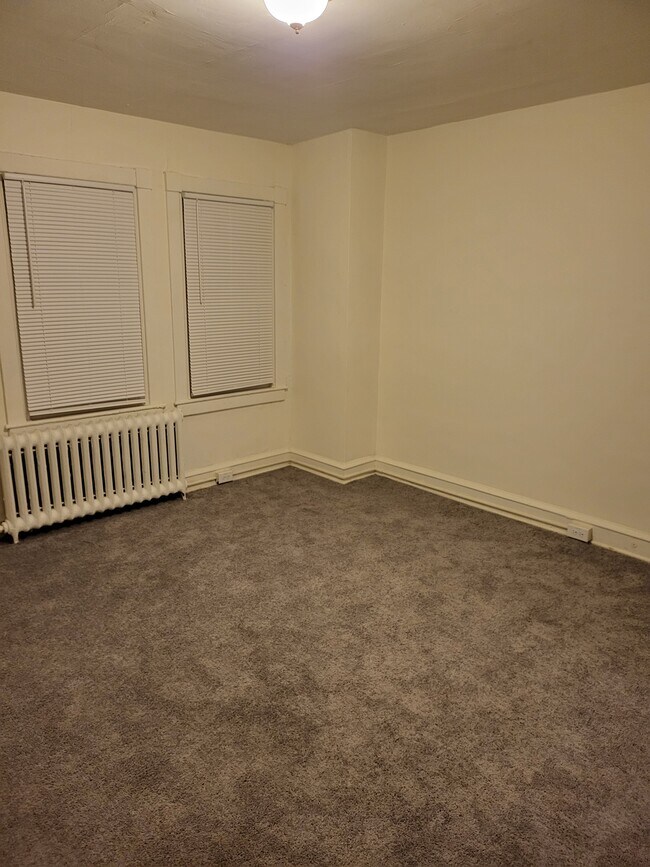 Building Photo - 2407 Lamotte St