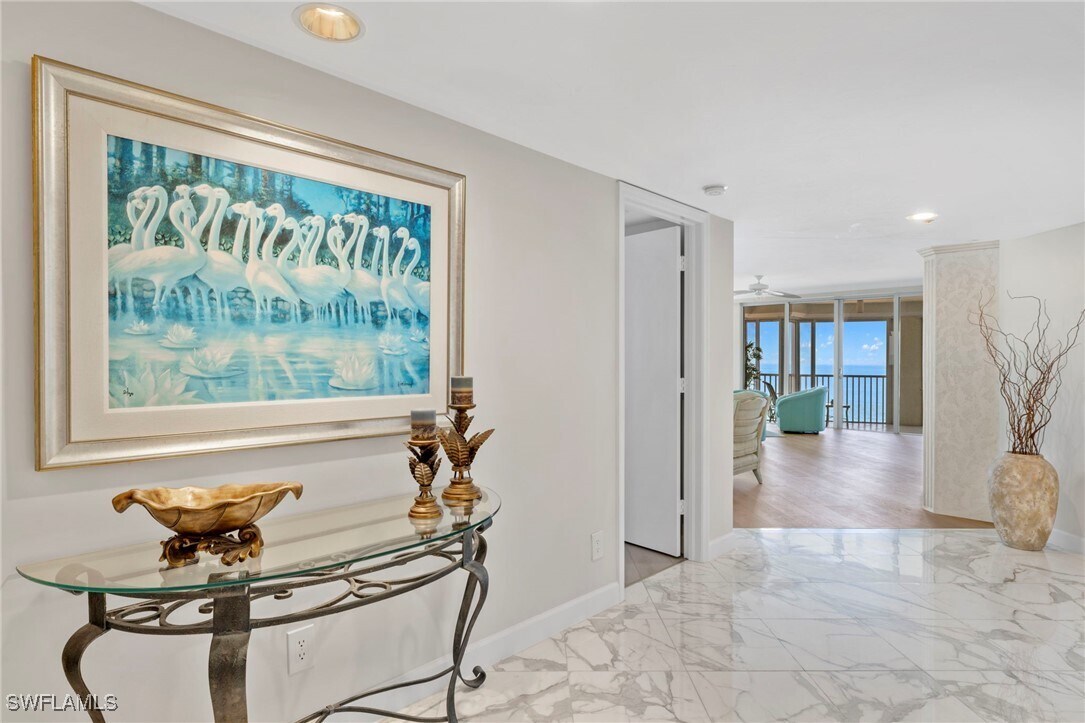 Building Photo - 8111 Bay Colony Dr