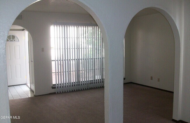 Building Photo - 6913 Orizaba Ave