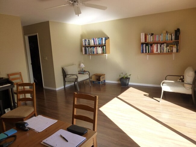 Building Photo - One Bedroom Condo