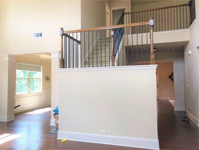 Building Photo - 550 Nichols View Way