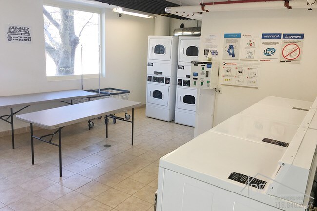 Building Photo - Doorman Building! 2BR in Brighton Beach!