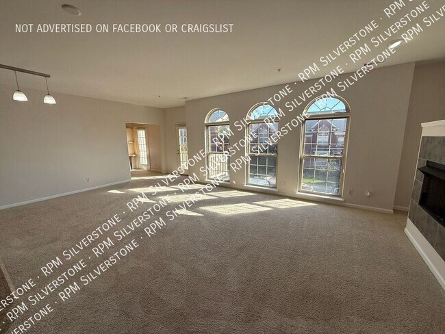 Foto del edificio - 3255 Camden Dr