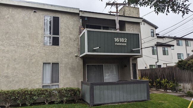 Foto del edificio - Parkside Ln 16182 (6 units)