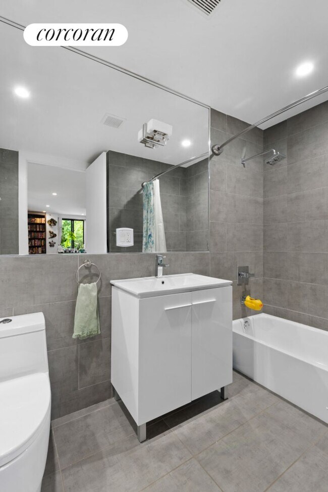 Foto del edificio - 781 E 9th St
