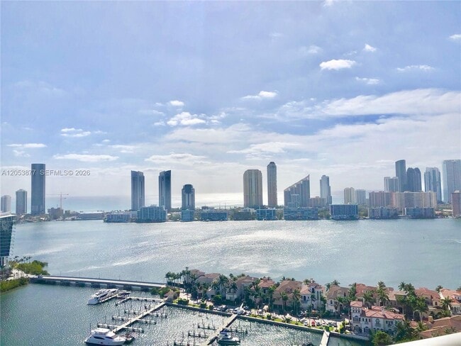 Foto del edificio - 7000 Island Blvd