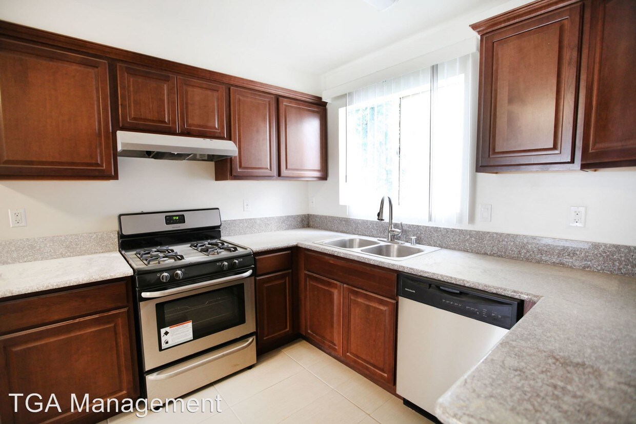Primary Photo - 1279 N Harper Ave