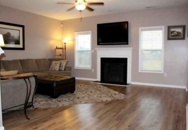 Building Photo - 613 Pecan Grove Loop
