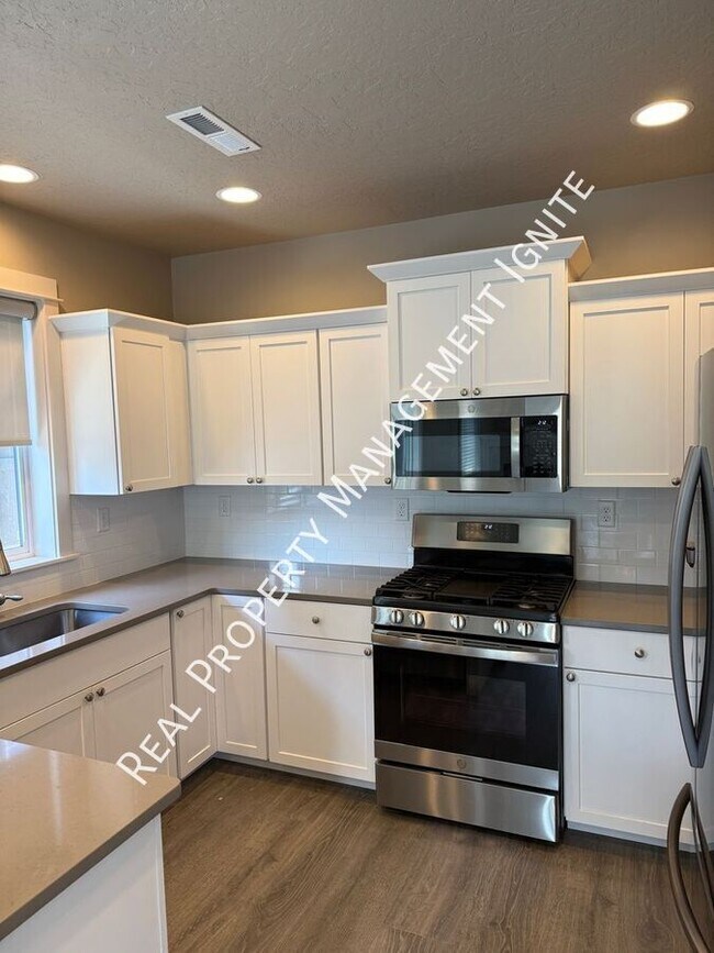 Foto del edificio - 2569 NW Spruce Pl