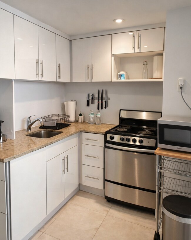 Building Photo - 825 Brickell Bay Dr