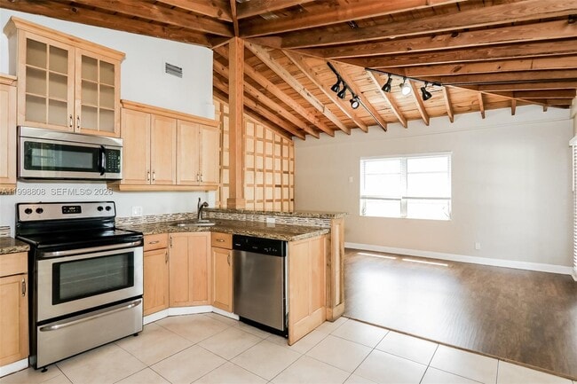 Building Photo - 1328 NW 3rd Ave