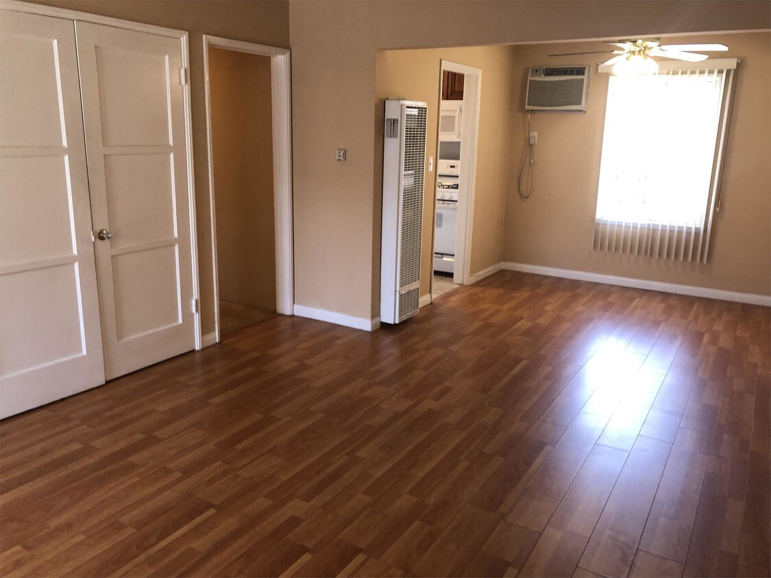 Primary Photo - 410 S Sierra Madre Blvd