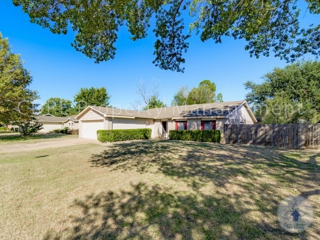 Photo - 1905 San Saba Ln House
