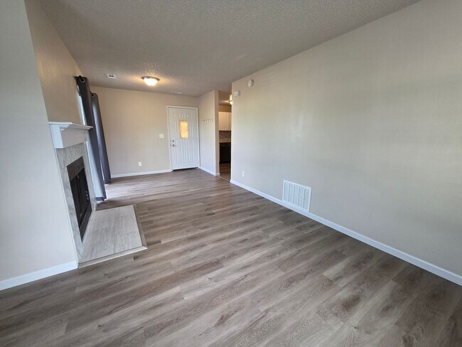 Foto del edificio - Amazing 1 Bed 1 Bath Condo With Stunning Mountain Views!!