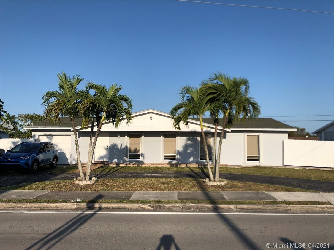 Primary Photo - 15913 Fairway Heights Blvd