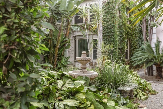 Foto del edificio - 5966 San Vicente Blvd