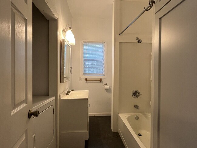 Foto del edificio - 3 Bedroom House for Lease!!