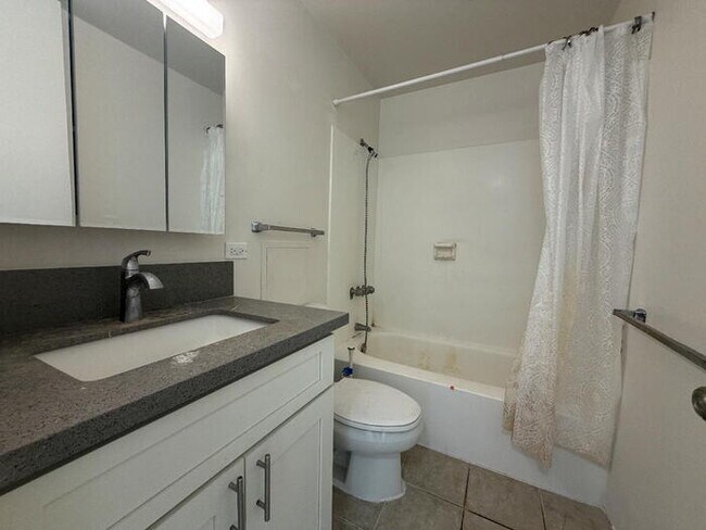 Foto del edificio - To register for the showing time below, note the 4 digit code: 5635 and click "APPLY NOW."(mobile...