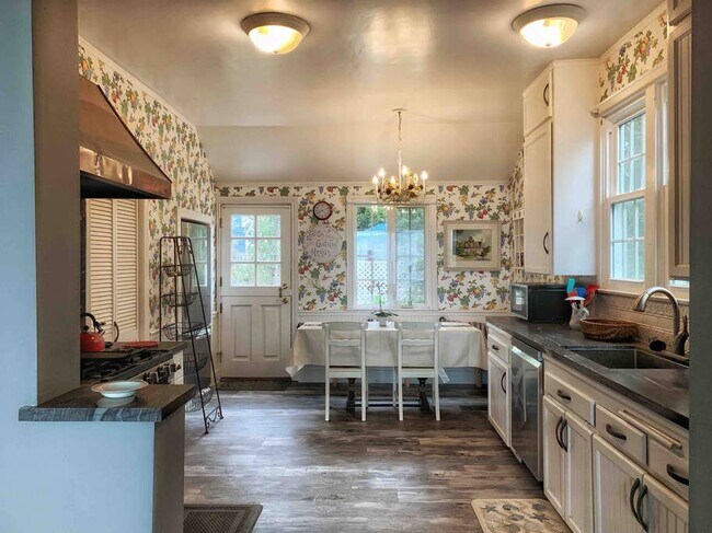 Spacious Open Floor Kitchen - 15363 Vía De Las Olas
