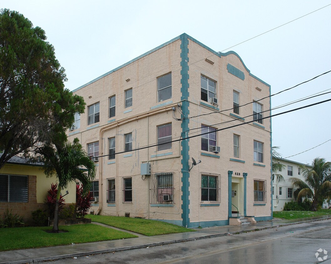Foto del edificio - Iberia Apartments