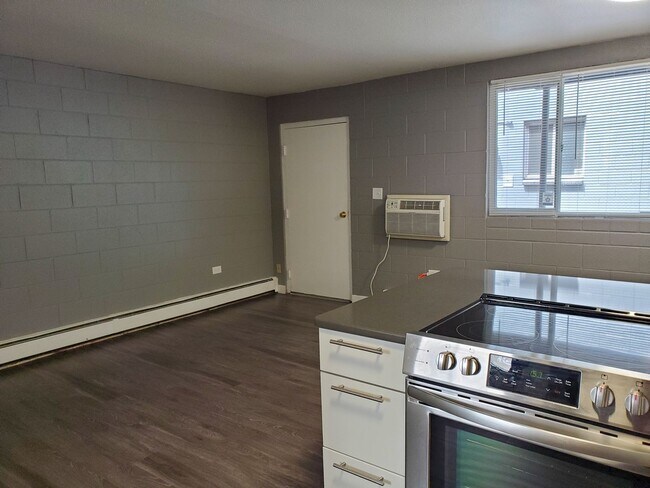 Building Photo - 341 N Garfield Ave